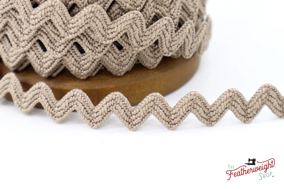 1/4" Inch PEBBLE VINTAGE TRIM RIC RAC by Lori Holt (by the yard)