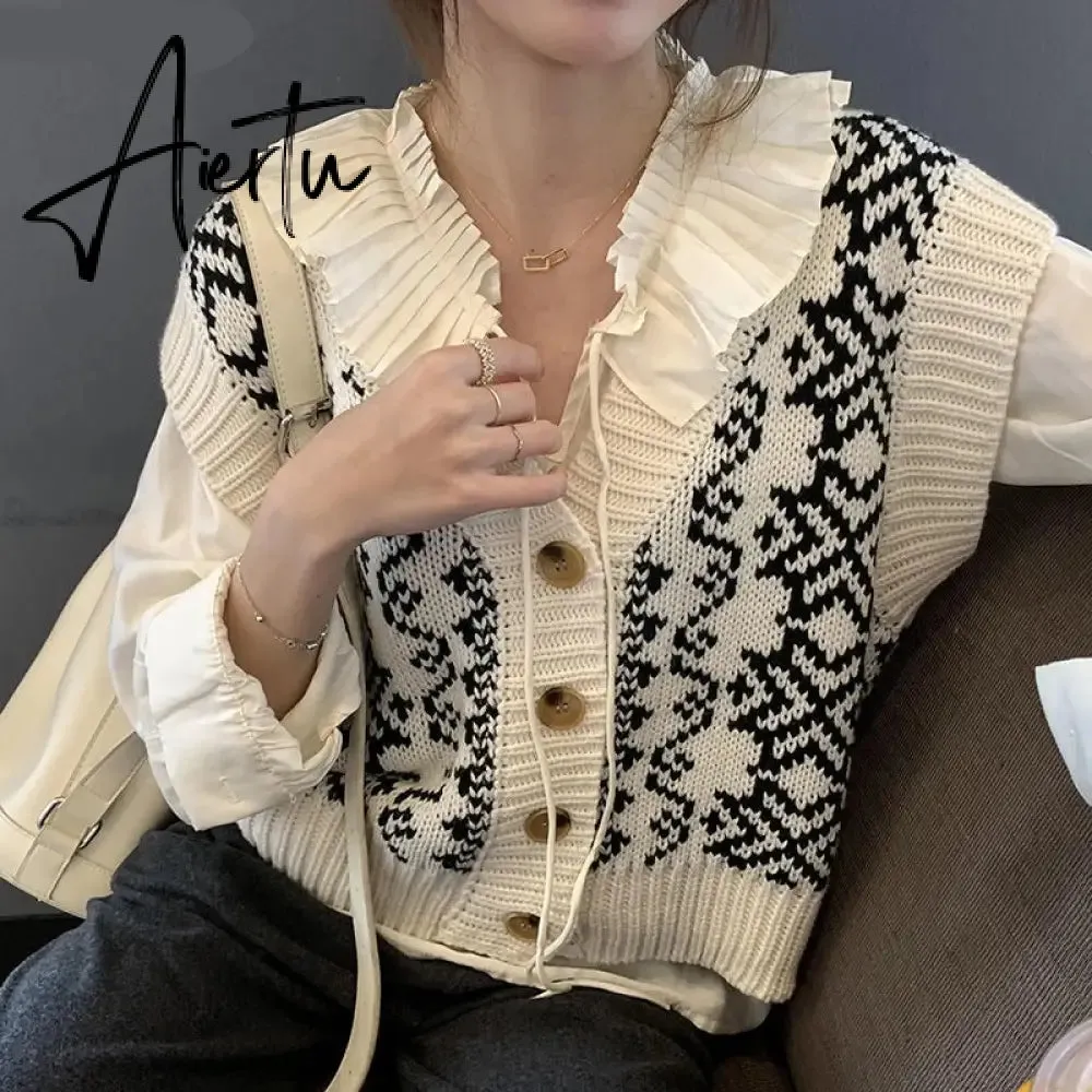 Aiertu Sweater Vest Women Button Cardigan Classic Korean Style Elegant Warm Outwear Fashion Comfortable Screw Thread Students Retro Ins