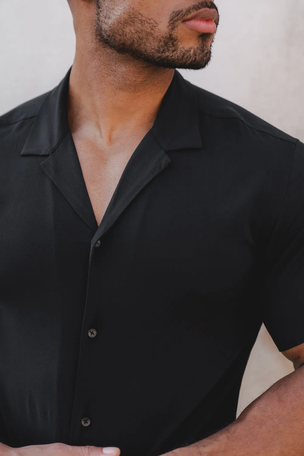 Athletic Fit Short Sleeve Viscose Shirt in Black
