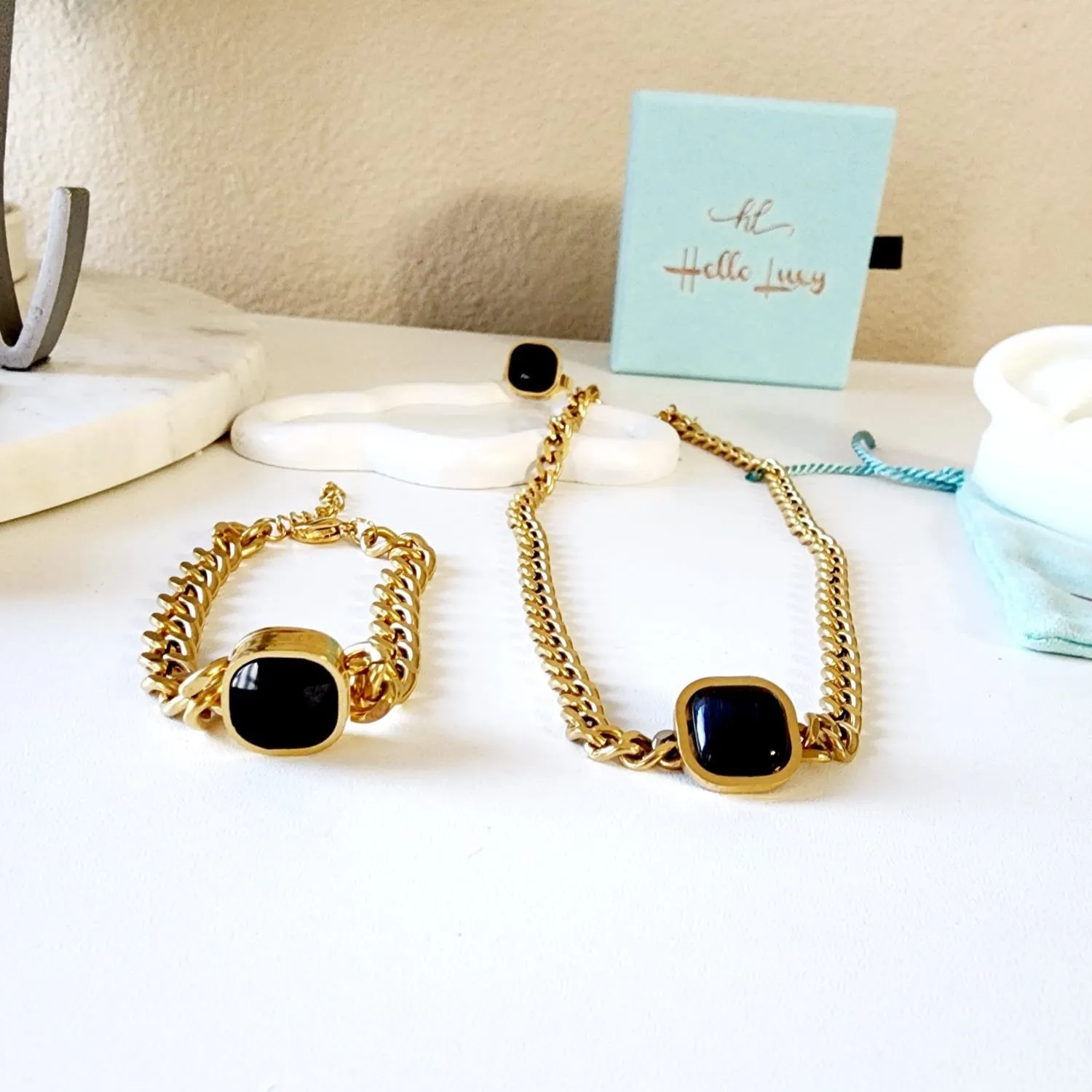 Ayla Black 4 pieces Bundle