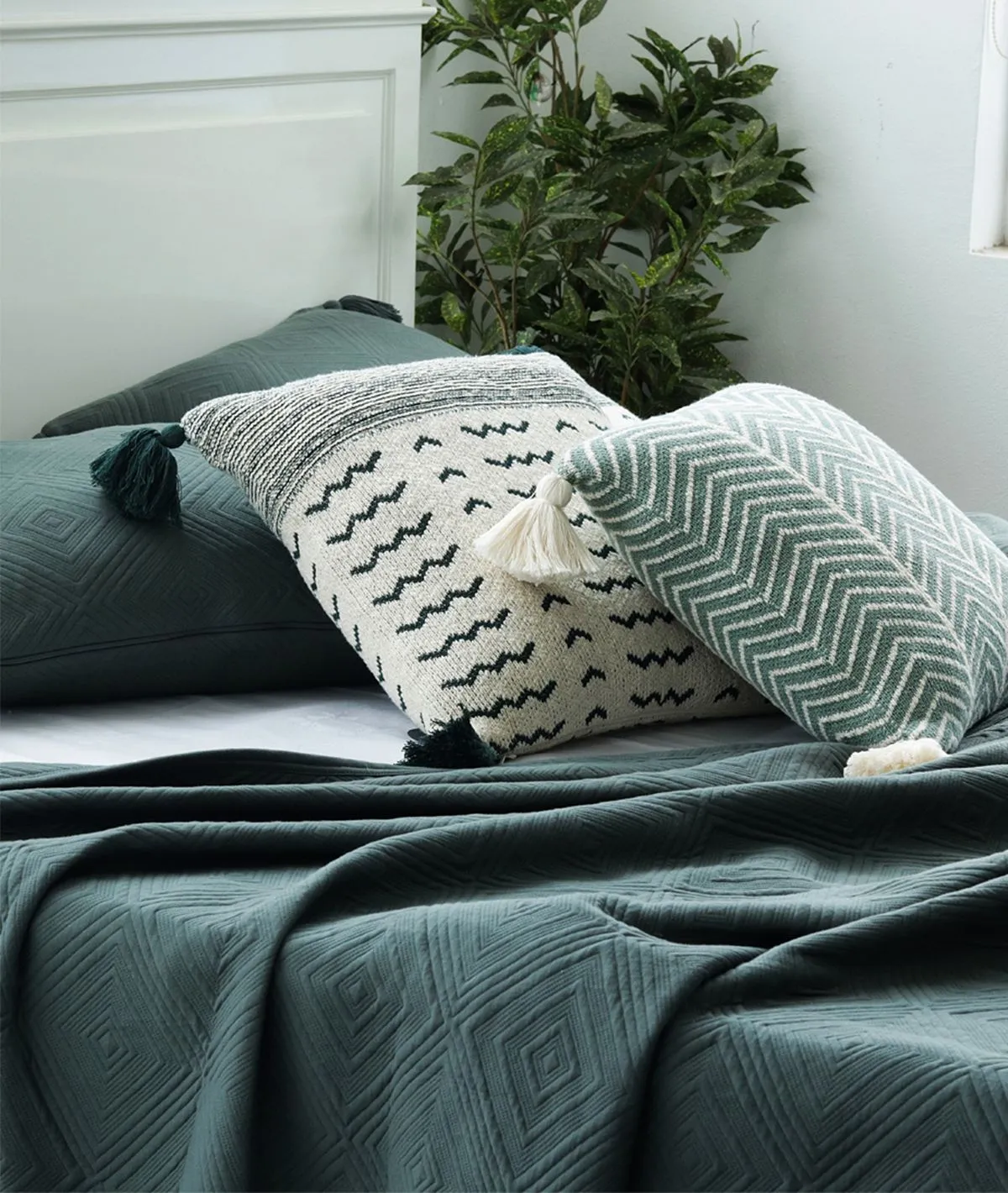 Aysel Honey Dew Color 100% Cotton Knitted With Polyester Filled King Size Bed Cover With 2 Pillow Cover Set(Set Of 3)