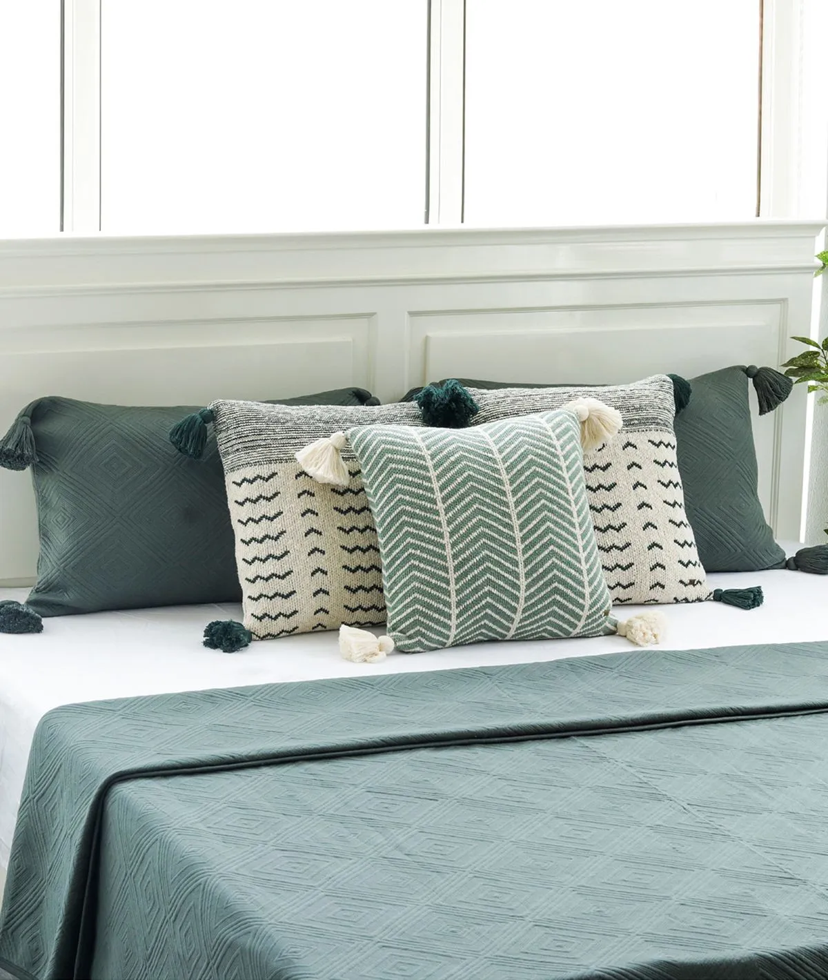 Aysel Honey Dew Color 100% Cotton Knitted With Polyester Filled King Size Bed Cover With 2 Pillow Cover Set(Set Of 3)