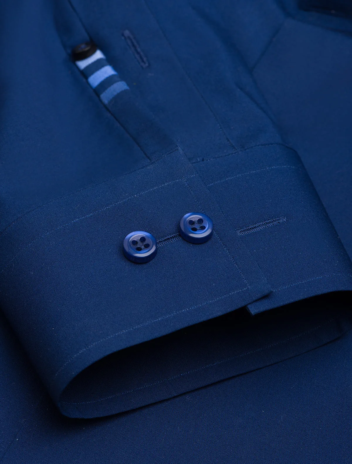 BLUE SPREAD COLLAR SHIRT