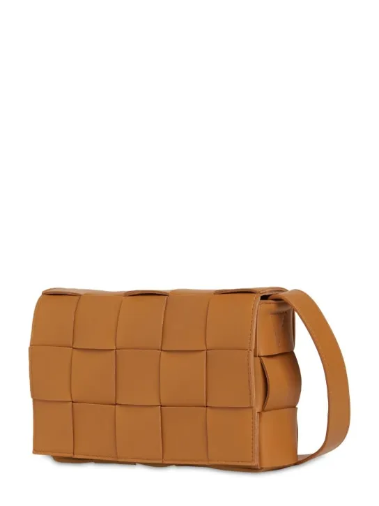 Bottega Veneta   Medium Cassette leather crossbody bag 