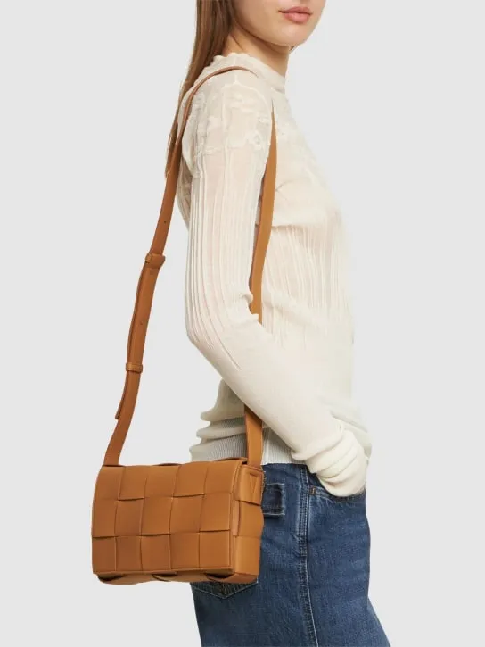 Bottega Veneta   Medium Cassette leather crossbody bag 