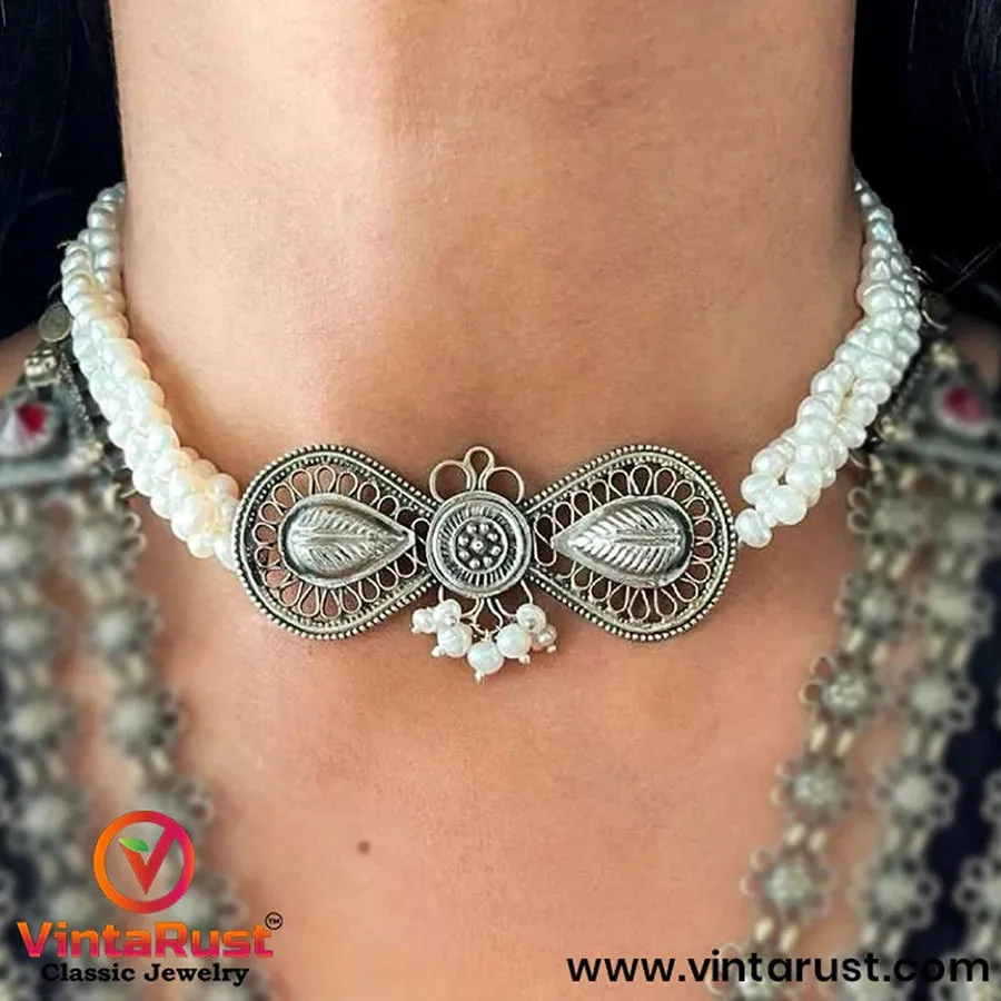 Bow and Pearls Beaded Choker Necklace