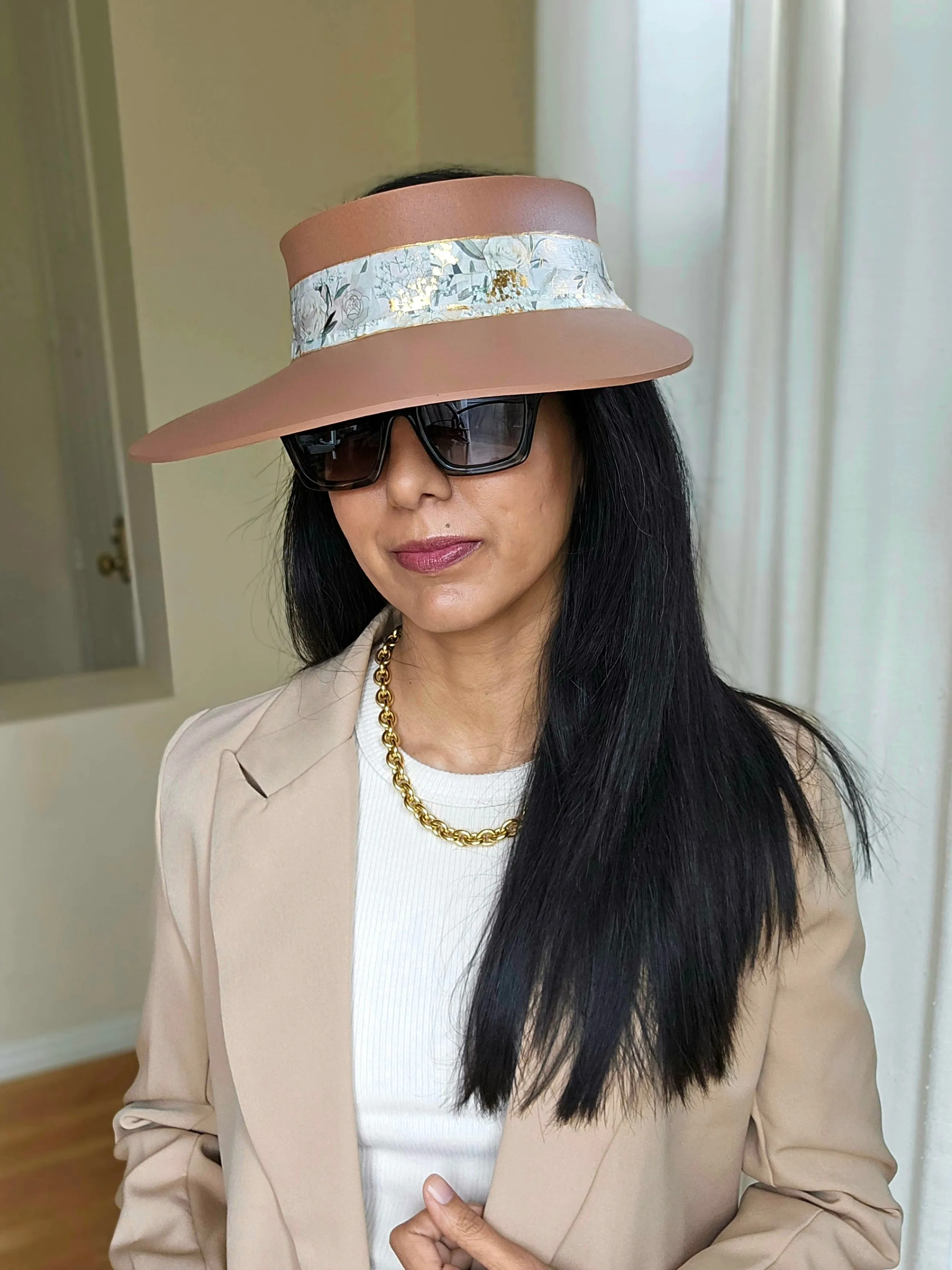Brown "LadyEVA" Visor Hat with Stylish White and Gold Floral Band