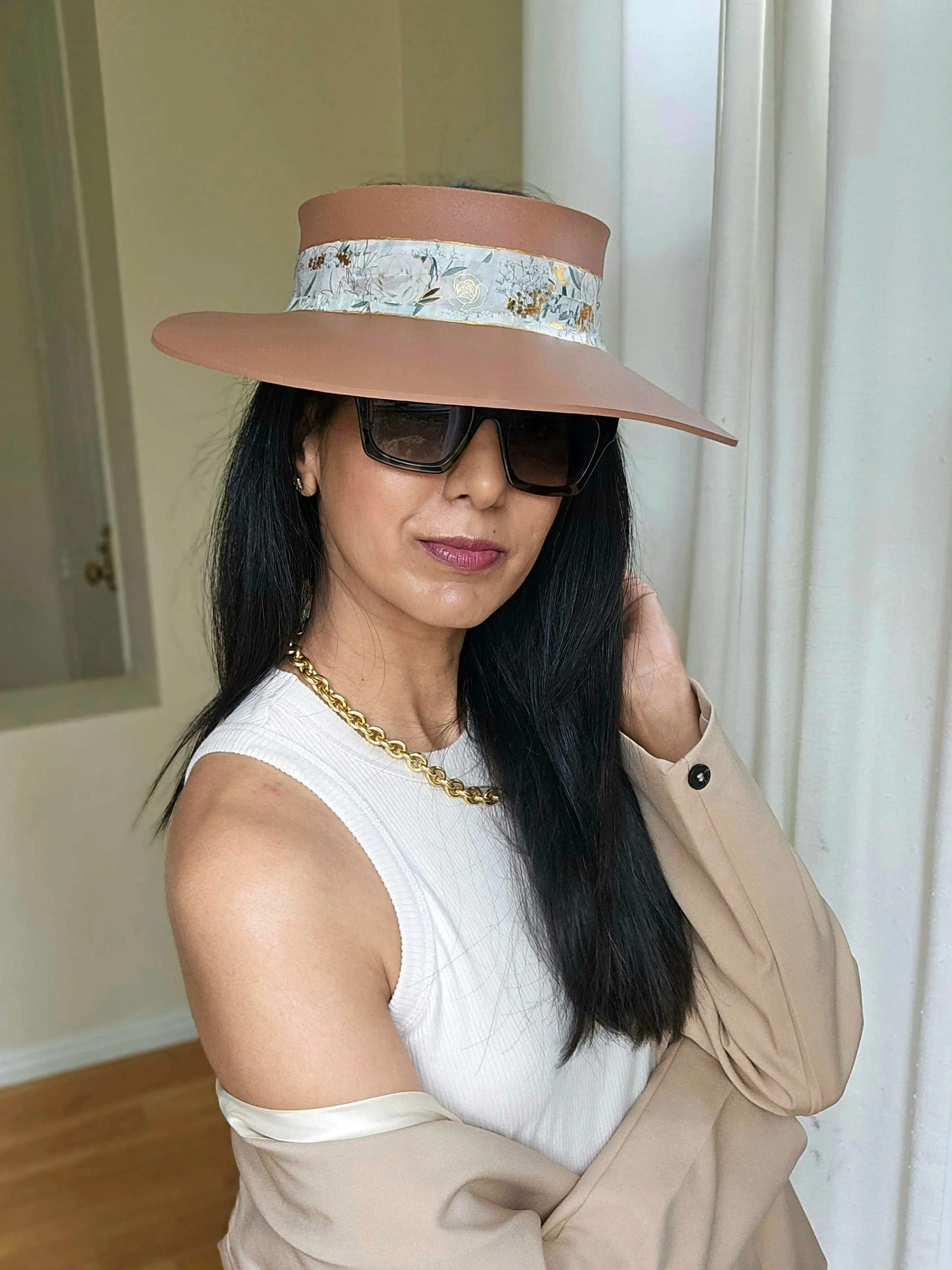Brown "LadyEVA" Visor Hat with Stylish White and Gold Floral Band