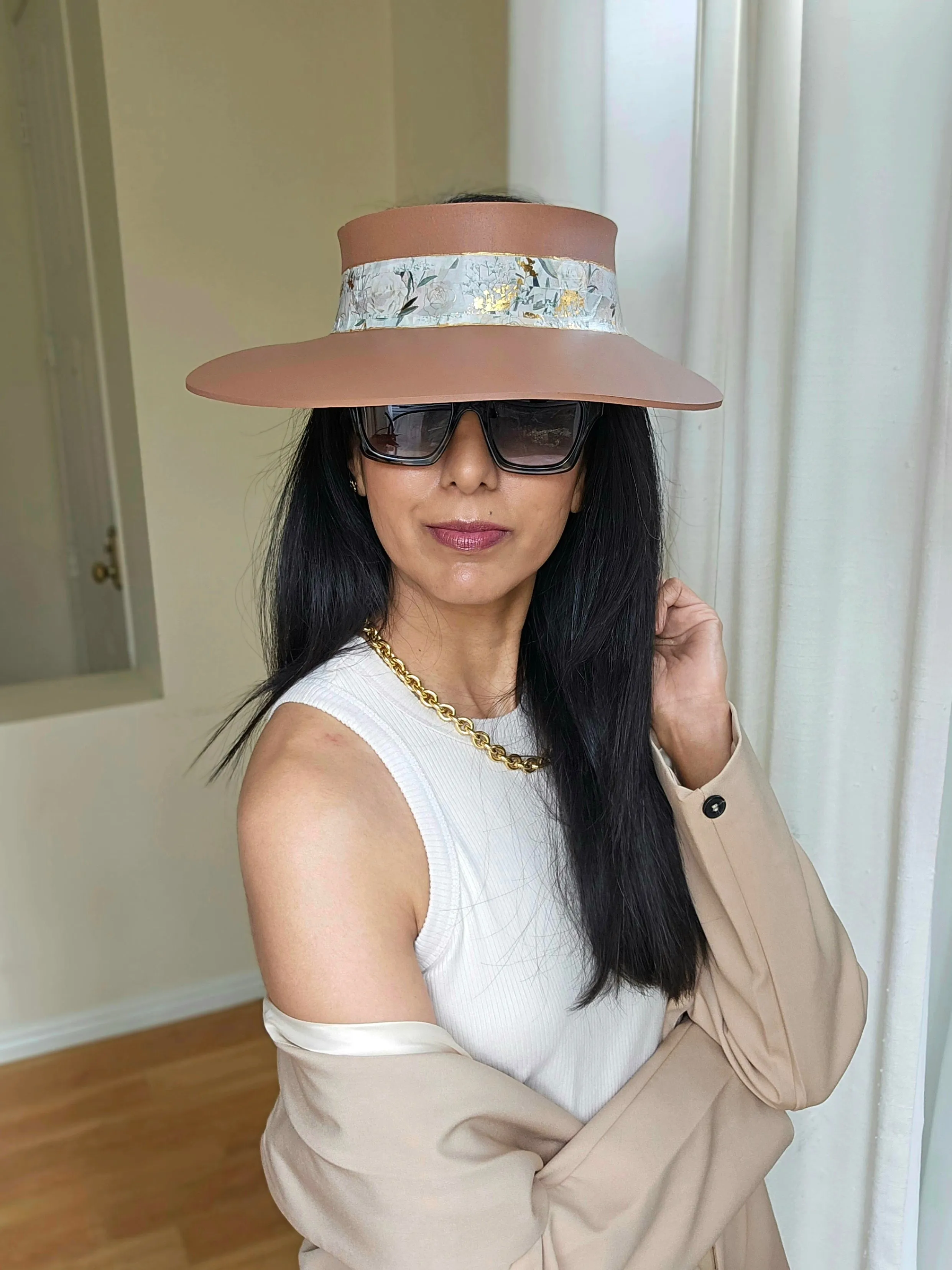 Brown "LadyEVA" Visor Hat with Stylish White and Gold Floral Band