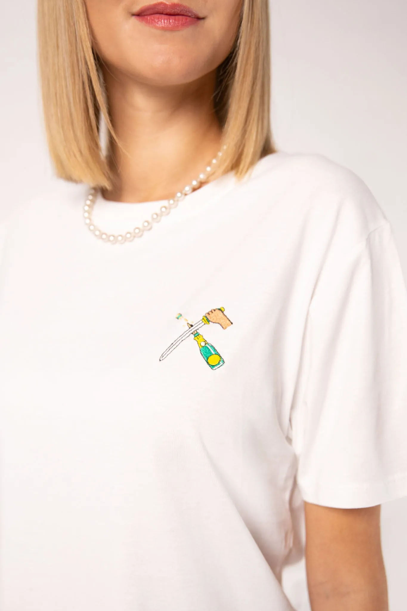 Champagnersäbel | Besticktes Frauen Oversized Bio Baumwoll T-Shirt