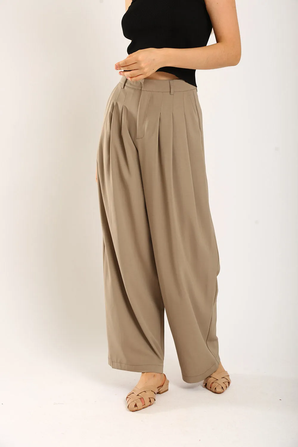 Claudette Relaxed Tailored Pants in Khakis