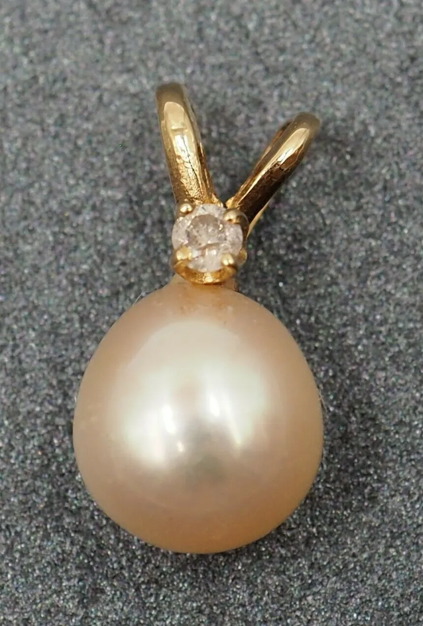 Diamond & Freshwater Pearl Yellow Gold Pendant