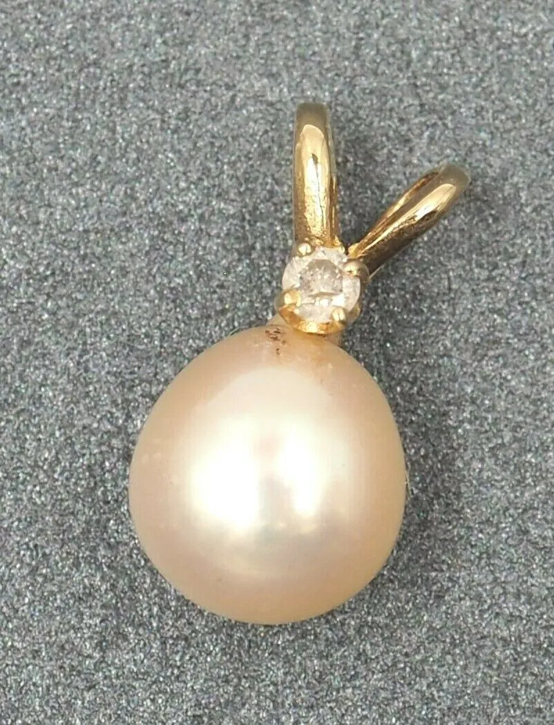 Diamond & Freshwater Pearl Yellow Gold Pendant