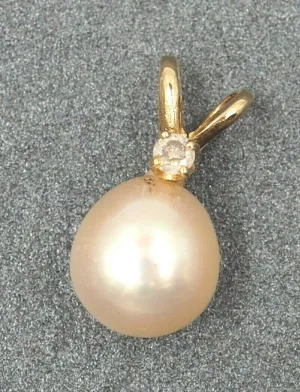 Diamond & Freshwater Pearl Yellow Gold Pendant