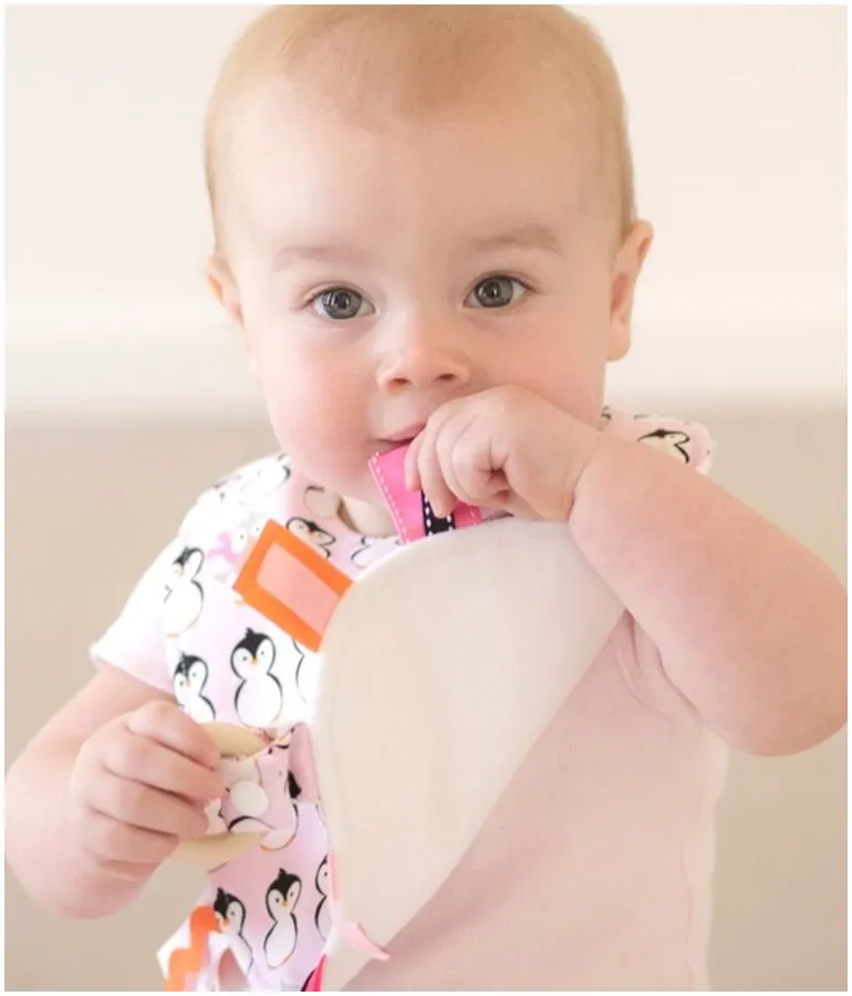 Dutch Love (teething bib)