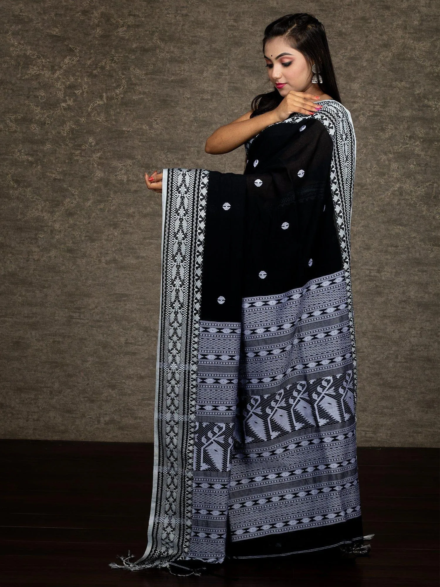 Elegant Black Handwoven Cotton Saree
