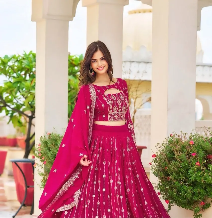EMBRACE THE  BEAUTY OF TRADITIONAL DESIGNER LEHENGA CHOLI
