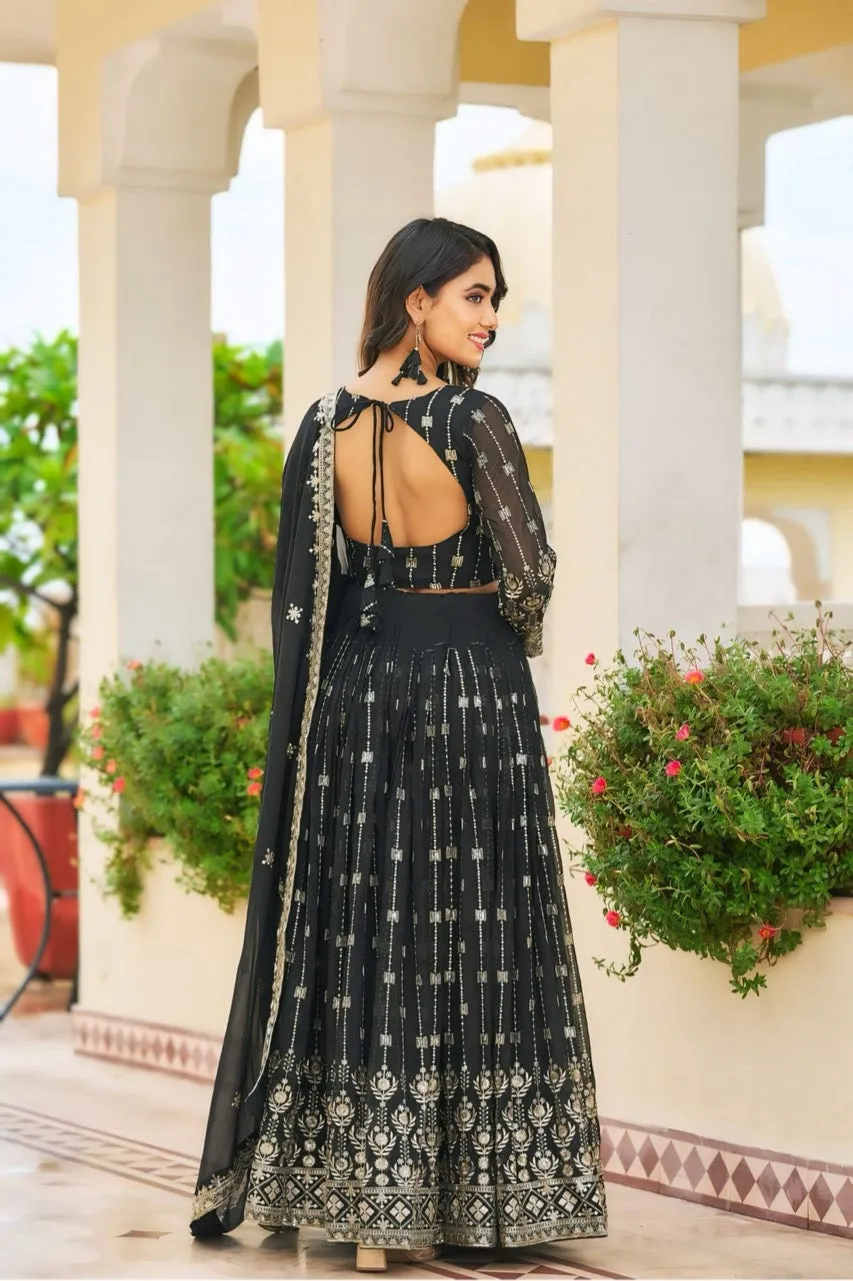 EMBRACE THE  BEAUTY OF TRADITIONAL DESIGNER LEHENGA CHOLI