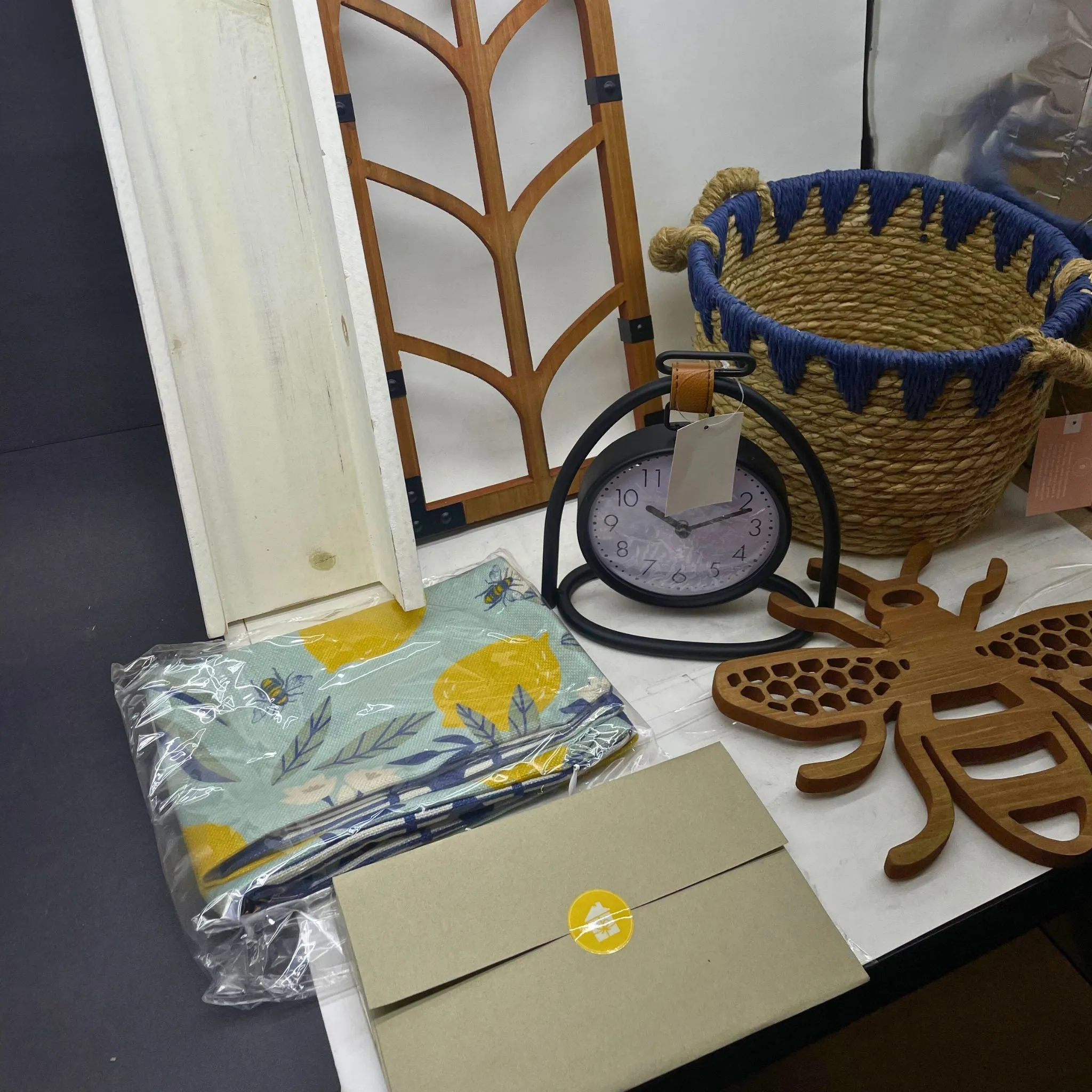 Home Decor Case Pack Mix (278 Pcs Per Pallet)