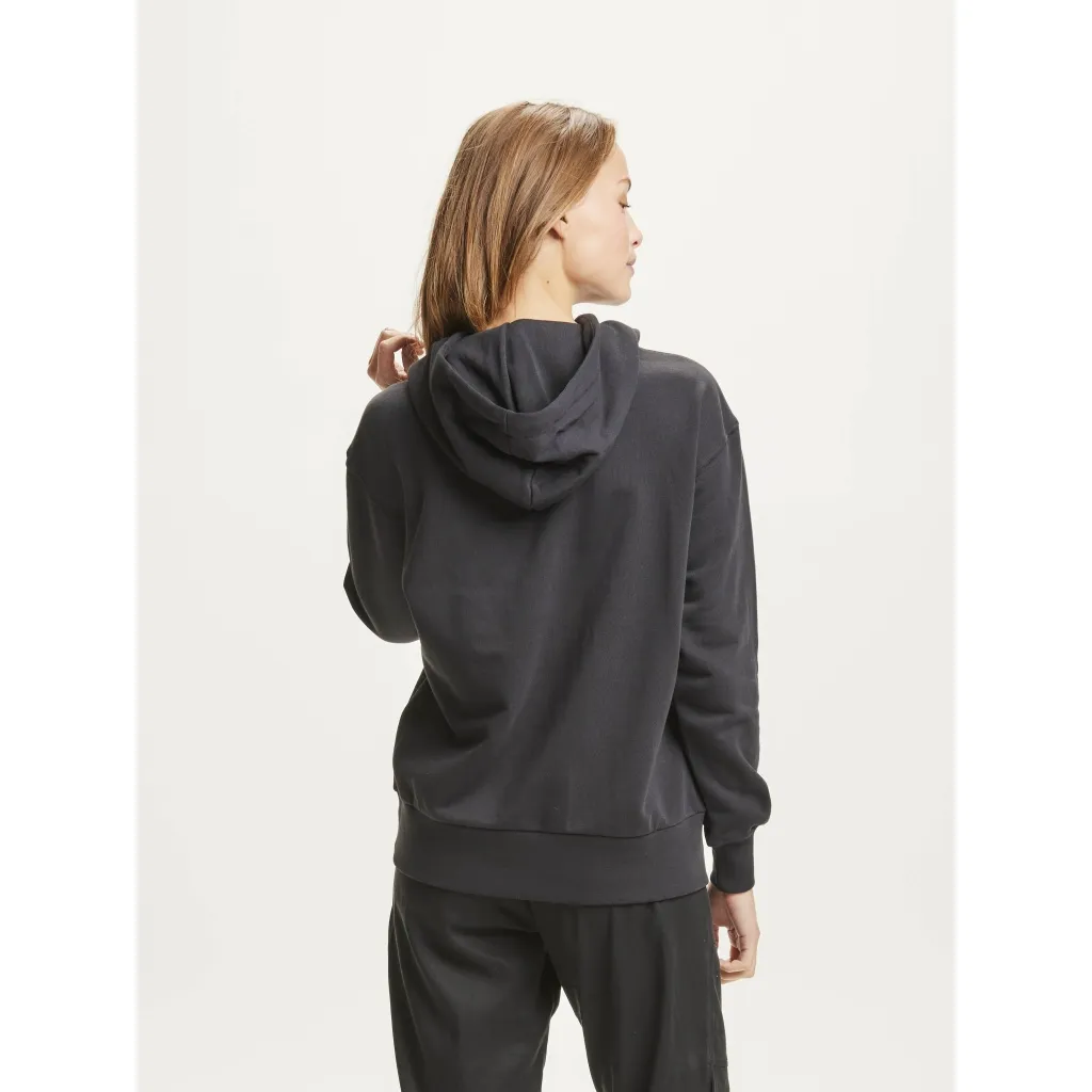 Knowledge Cotton Apparel Women&#x27;s Daphne Basic Badge Hoodie Black Jet | Buy Knowledge Cotton Apparel Women&#x27;s Daphne Basic Badge Hoodie Black Jet here | Outnorth