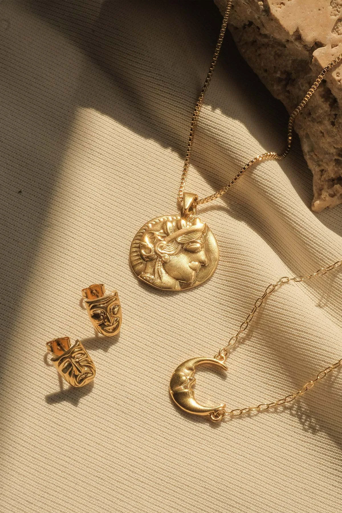 La Luna Pendant Necklace