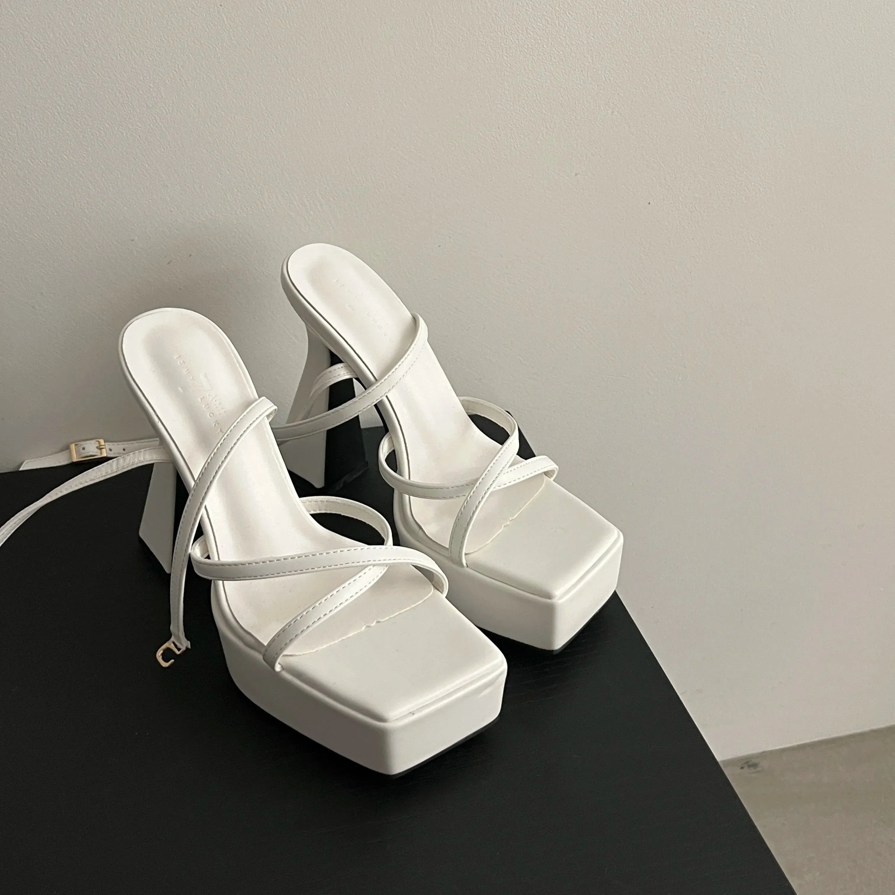 Ladies Platform High Heels Summer Fashion Women's Cross Straps Sandals New Stable and Anti-fall Chunky Heel Party Shoes