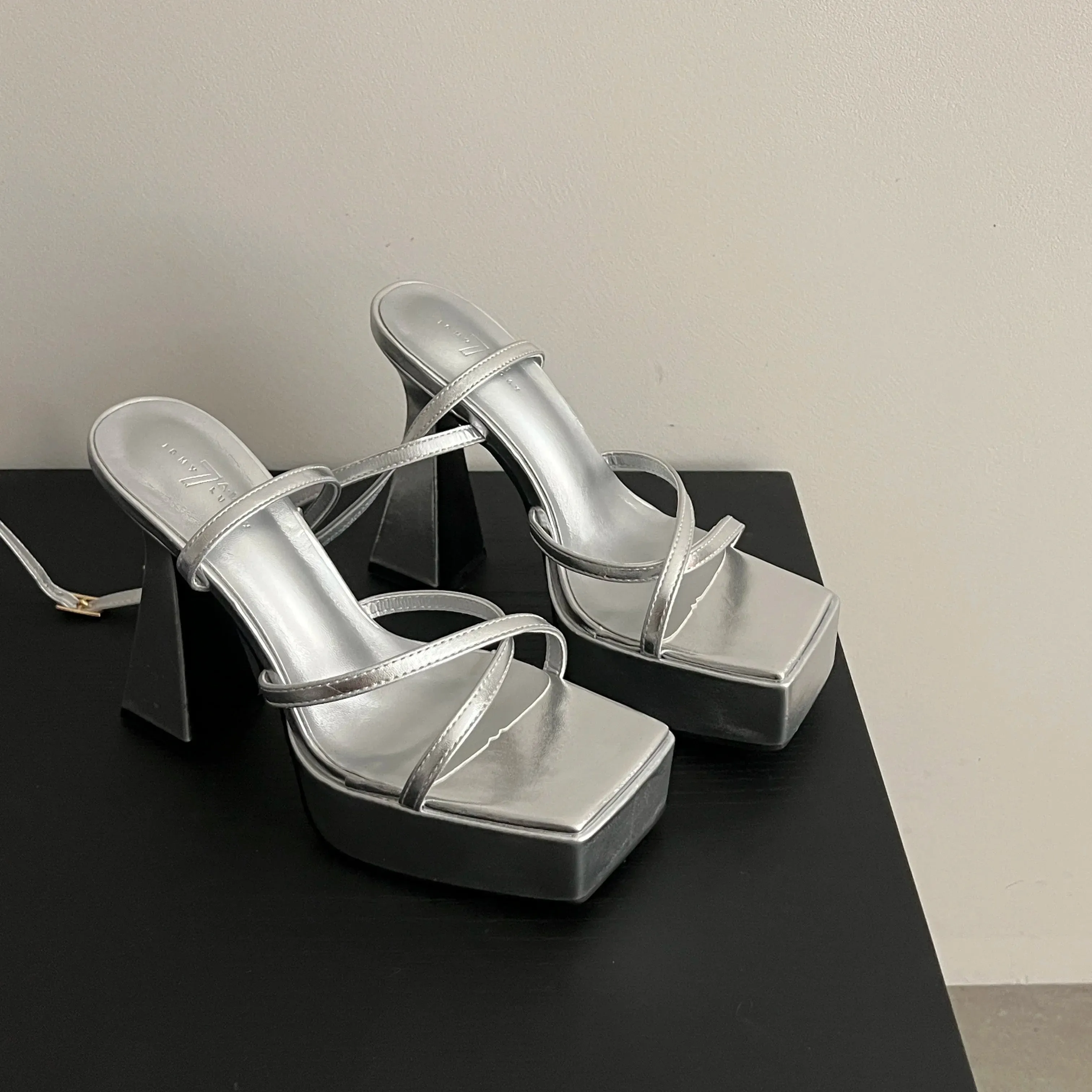 Ladies Platform High Heels Summer Fashion Women's Cross Straps Sandals New Stable and Anti-fall Chunky Heel Party Shoes
