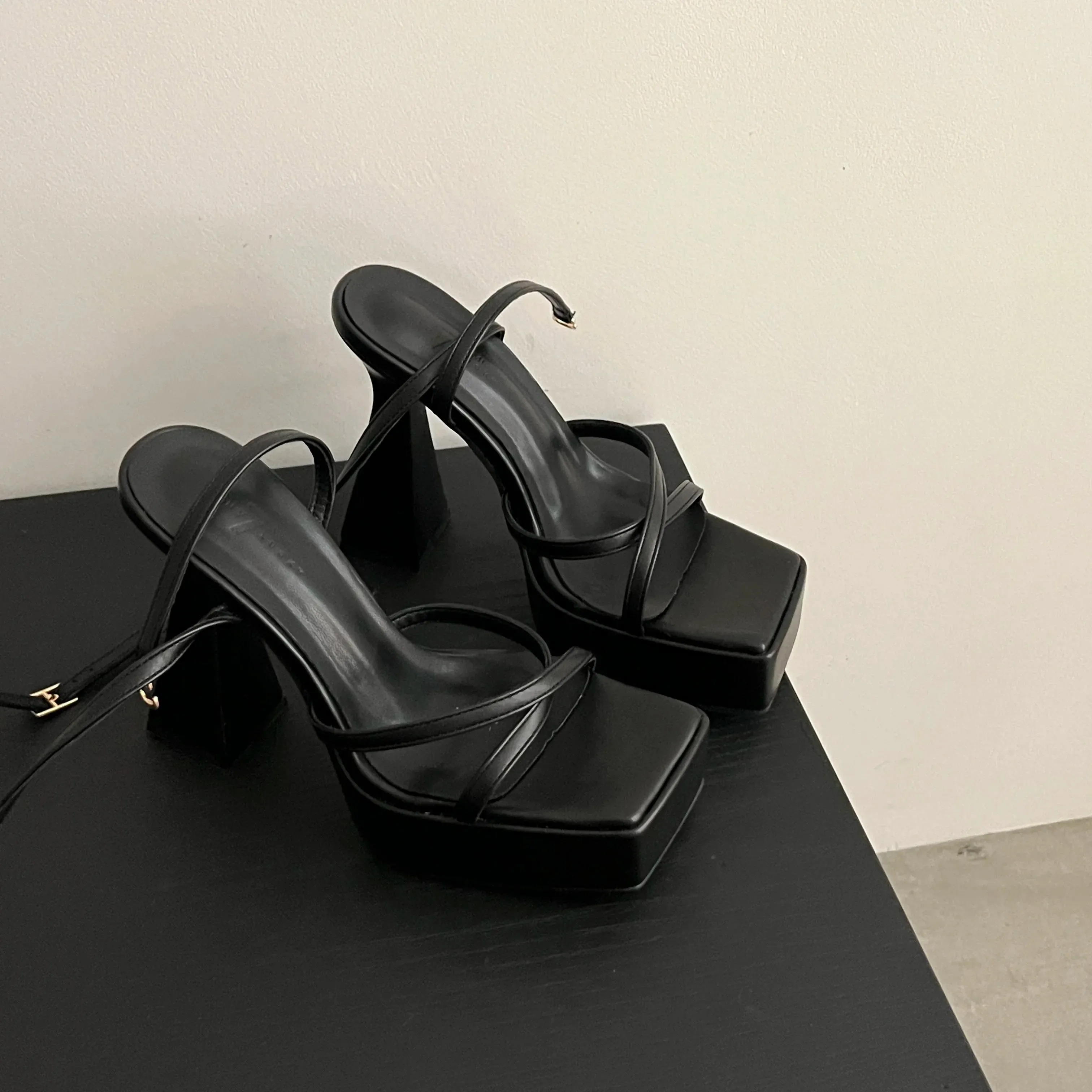 Ladies Platform High Heels Summer Fashion Women's Cross Straps Sandals New Stable and Anti-fall Chunky Heel Party Shoes