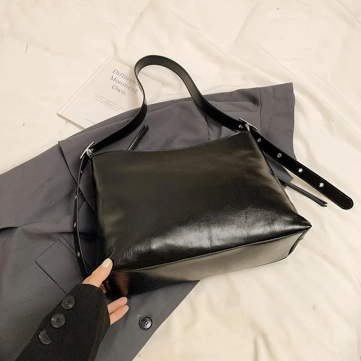 Large Shoulder Bags Leather Rivet Geometric Style Women Soft Zipper Crossbody