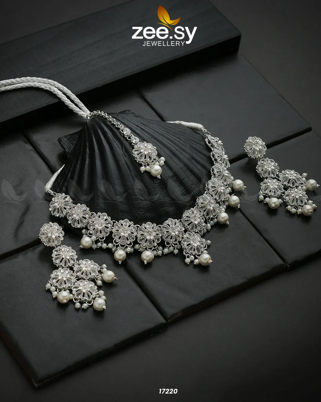Magnolia Glimmer Necklace