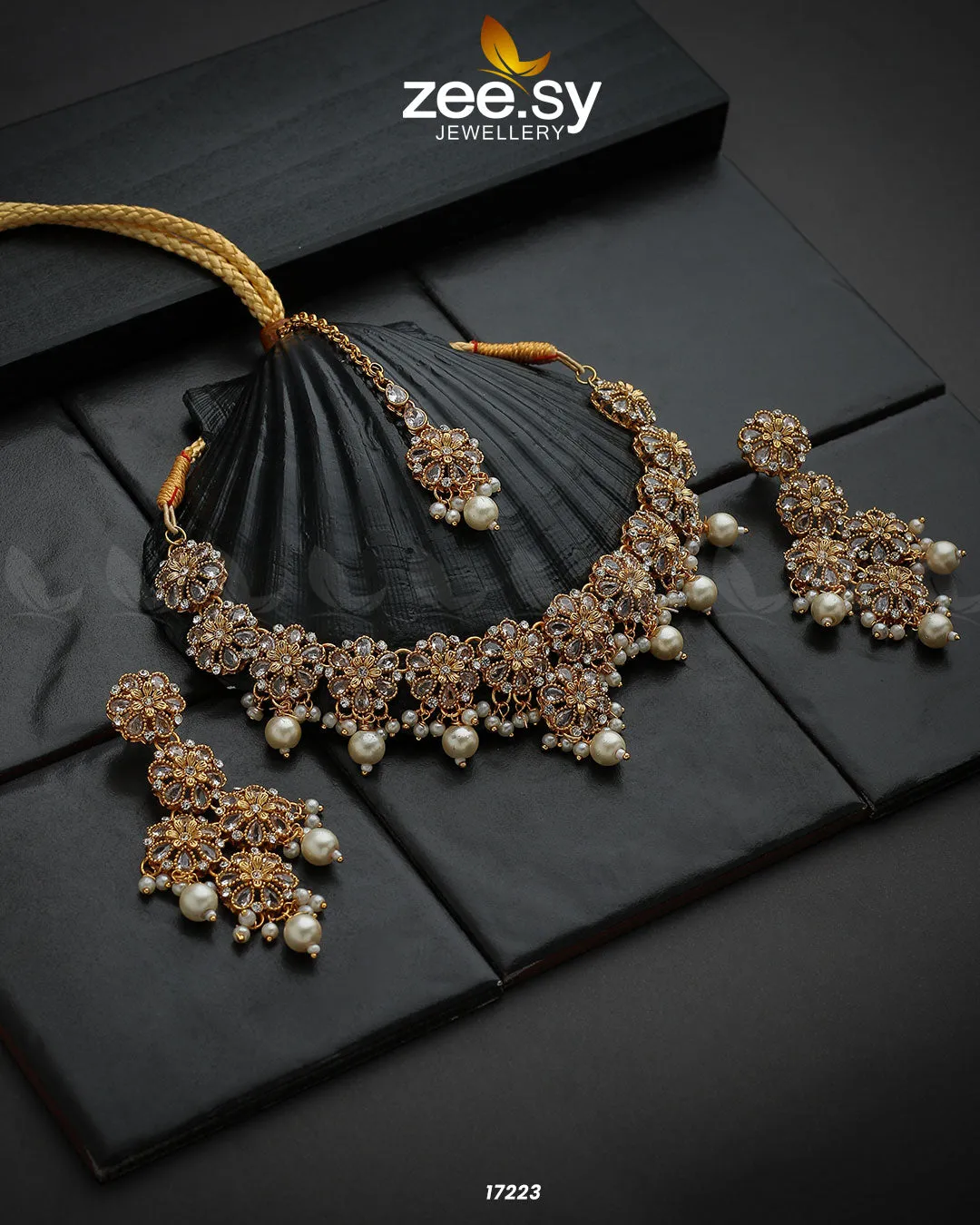 Magnolia Glimmer Necklace