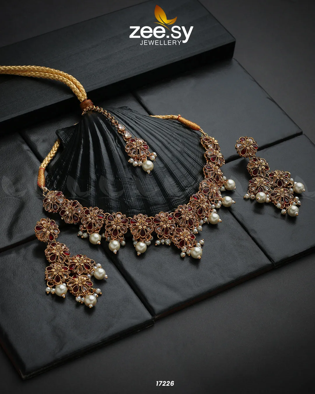 Magnolia Glimmer Necklace