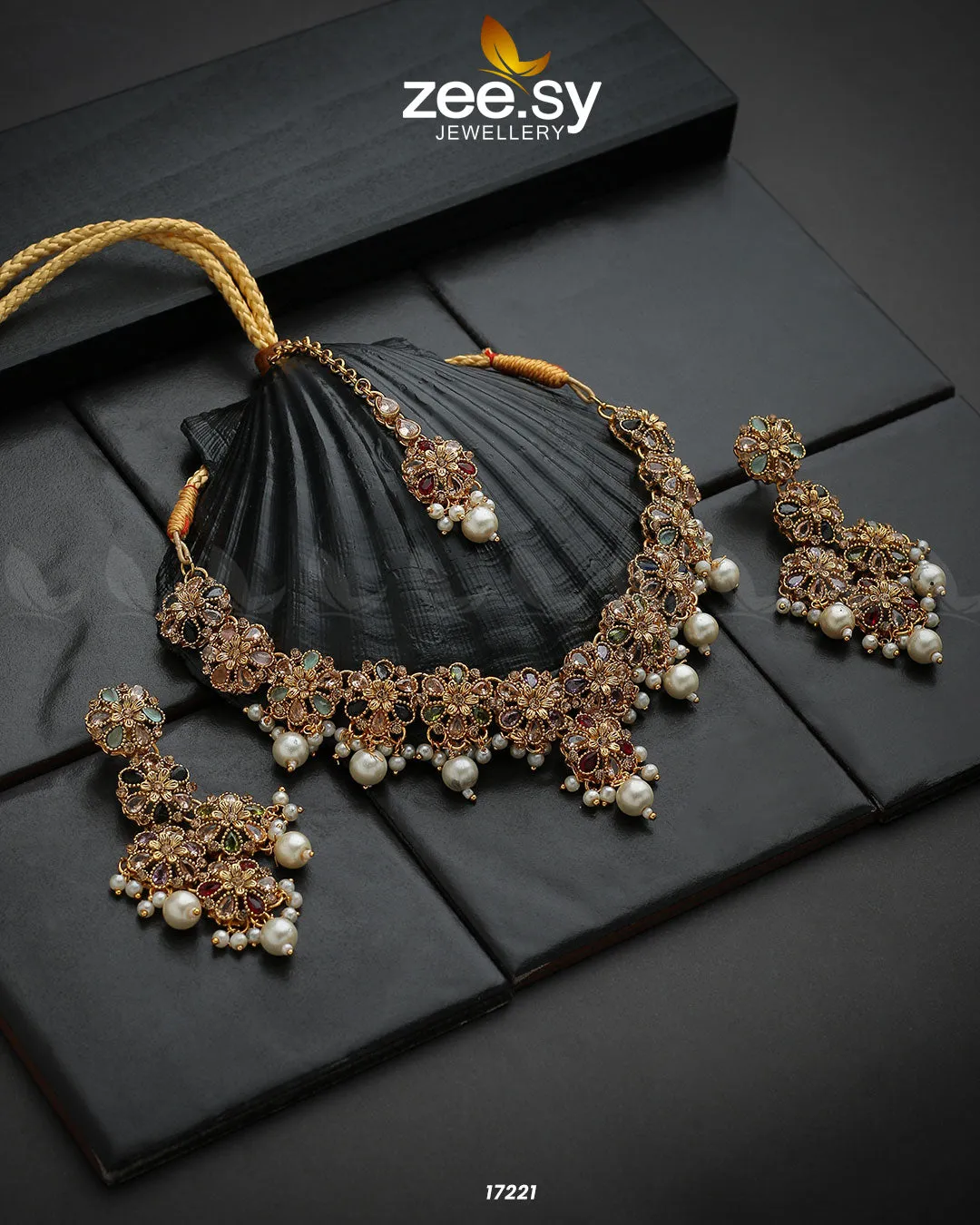 Magnolia Glimmer Necklace