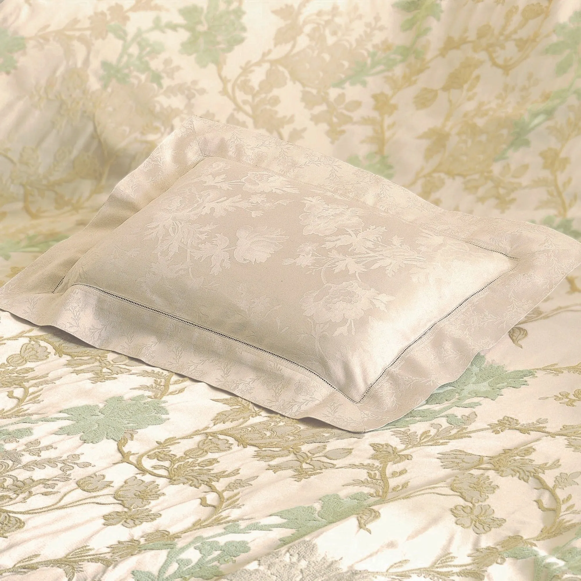 Millefleur Floral Boudoir 12x18 in Ecru