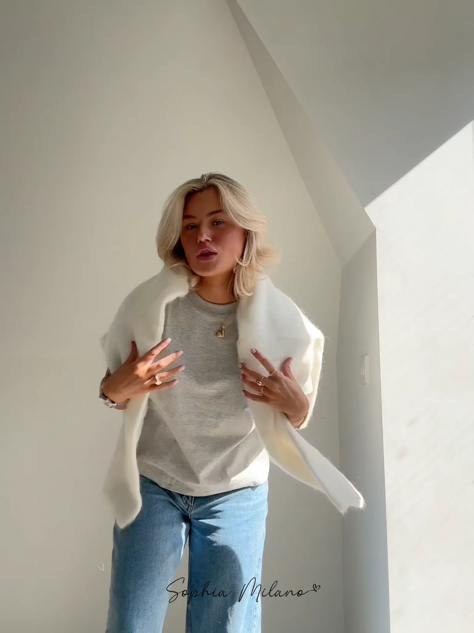 Mira - Col Sweater