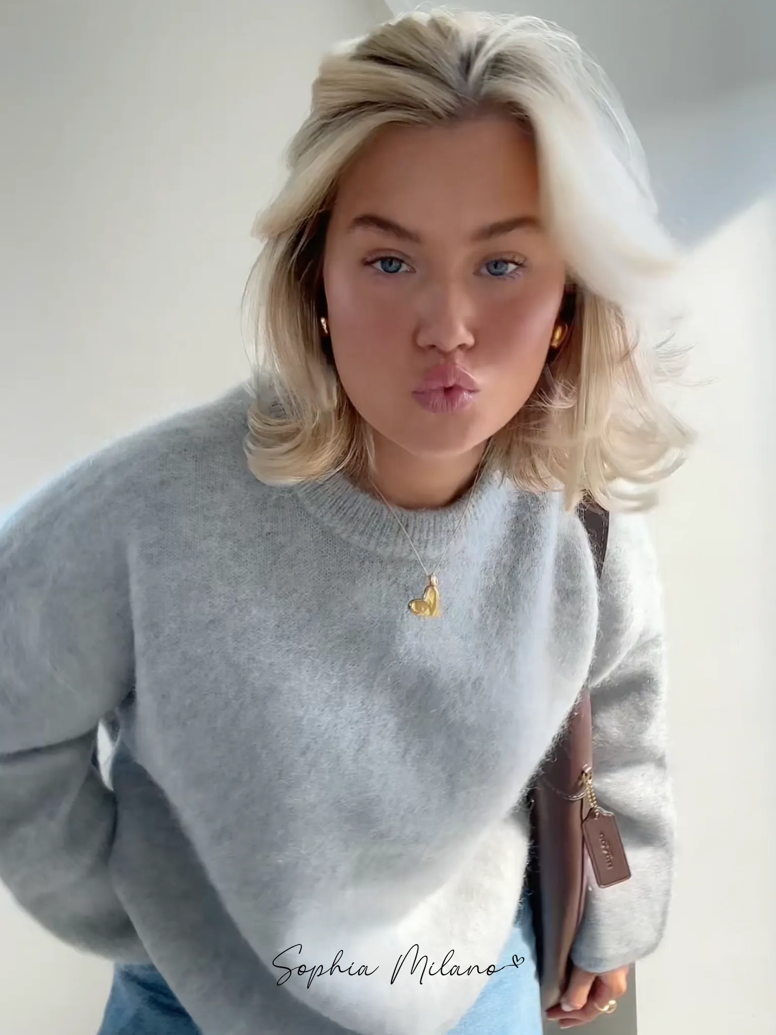 Mira - Col Sweater