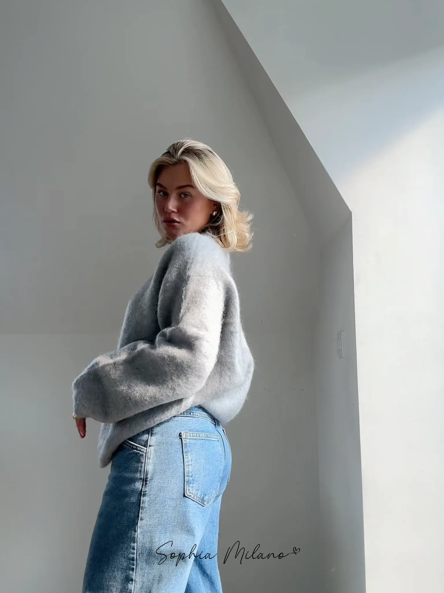 Mira - Col Sweater