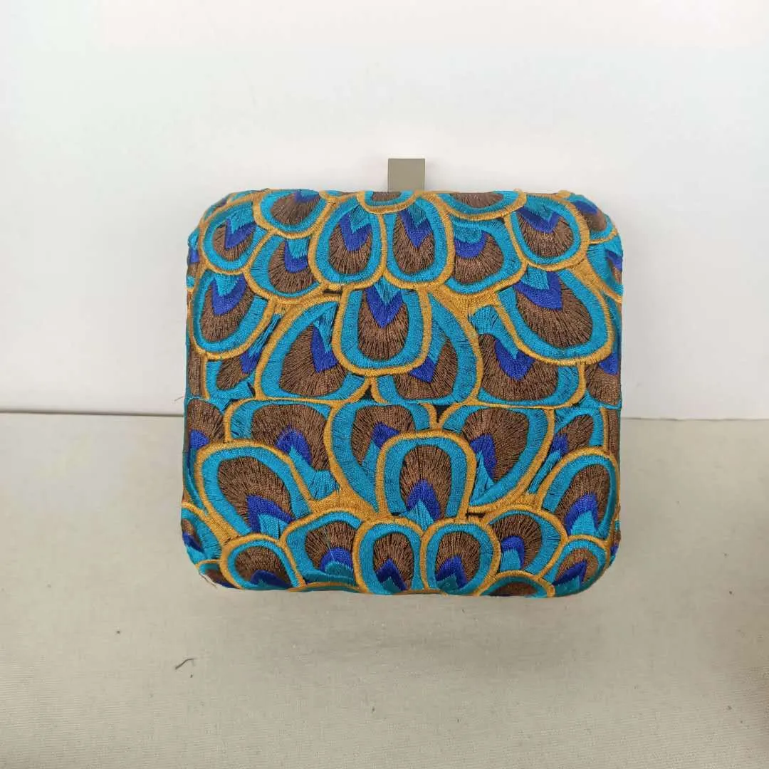New Ladies Fashion Embroidery One-shoulder Messenger Dual-use Bag