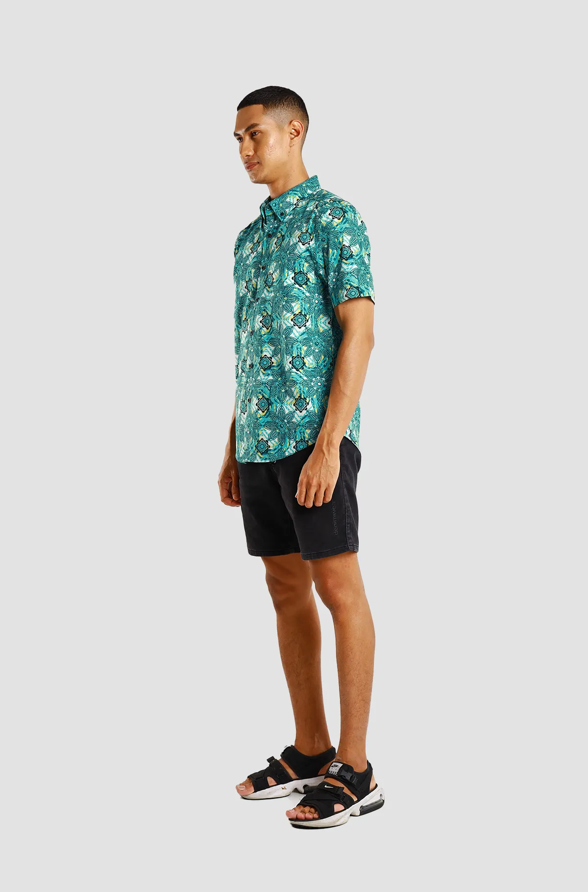 Nusantara Slim Fit Flower Diamond in Turqoise