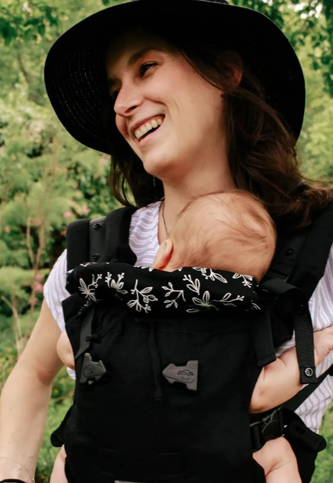PopNgo compact baby carrier by Chimpäroo