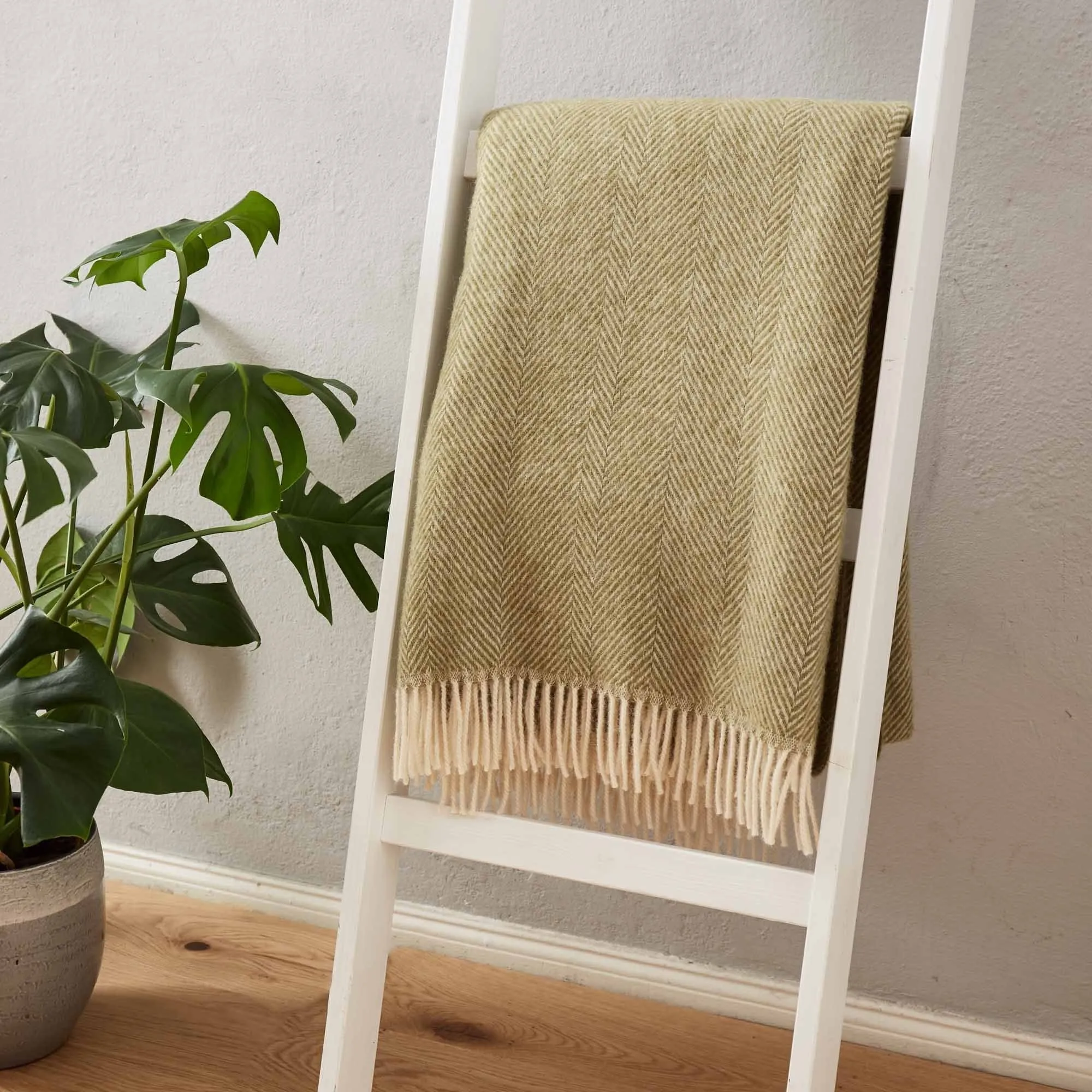 Salantai Wool Blanket [Moss green/Cream]