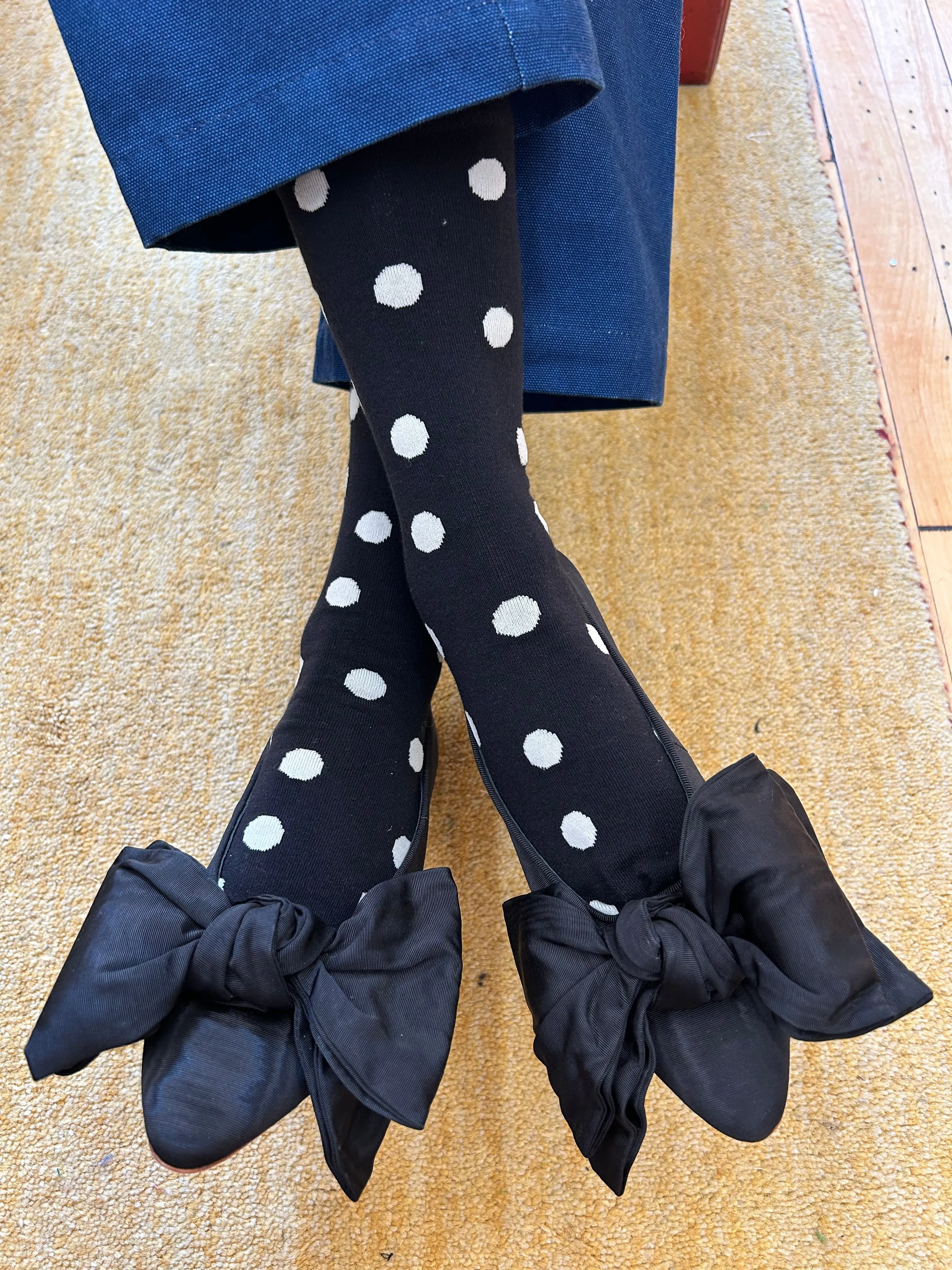 Sauntering Socks - Black Dot