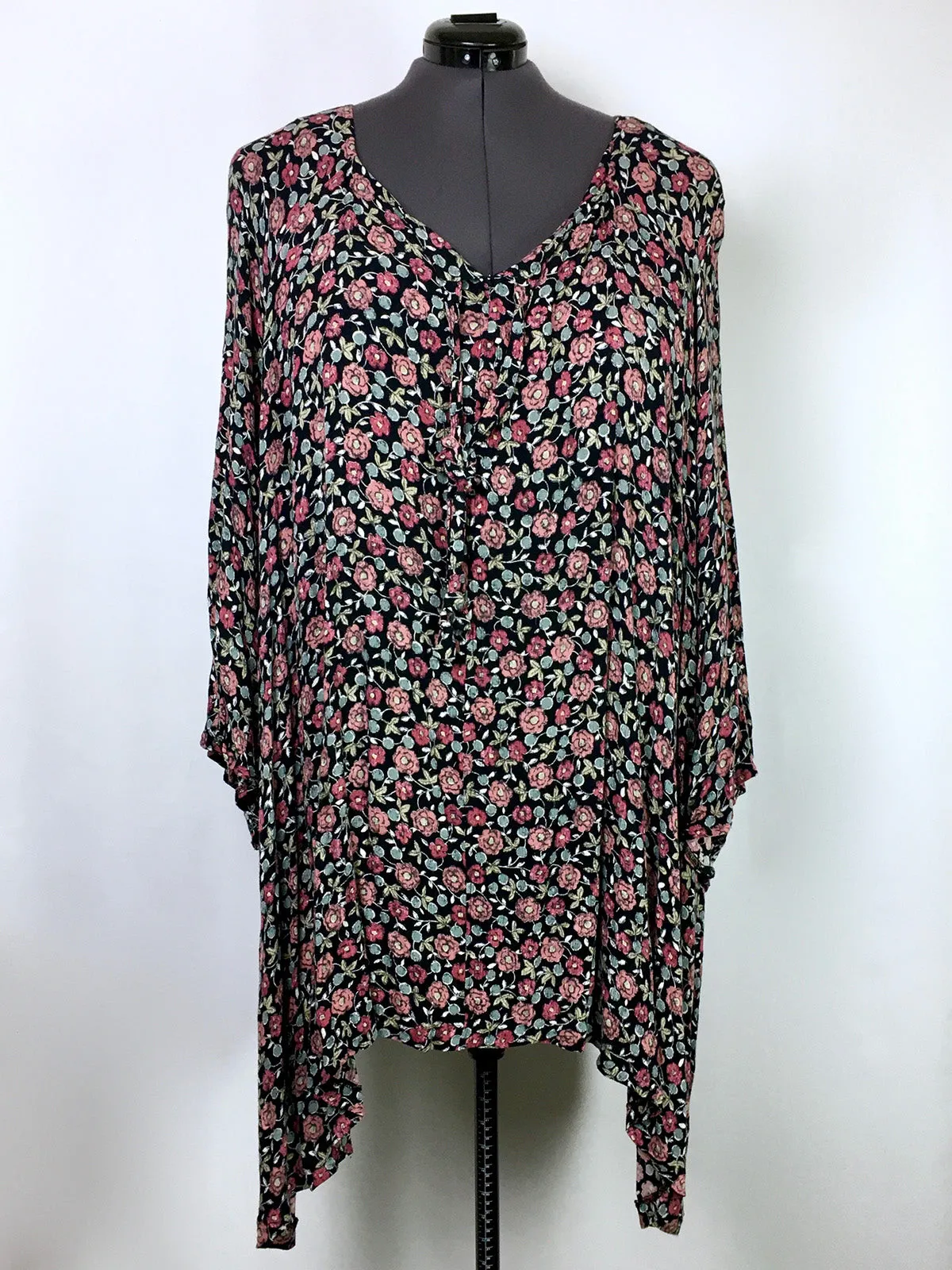 Size 9X Black & Rose Floral Shirt