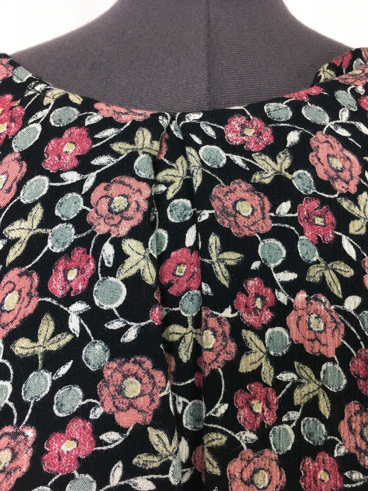 Size 9X Black & Rose Floral Shirt