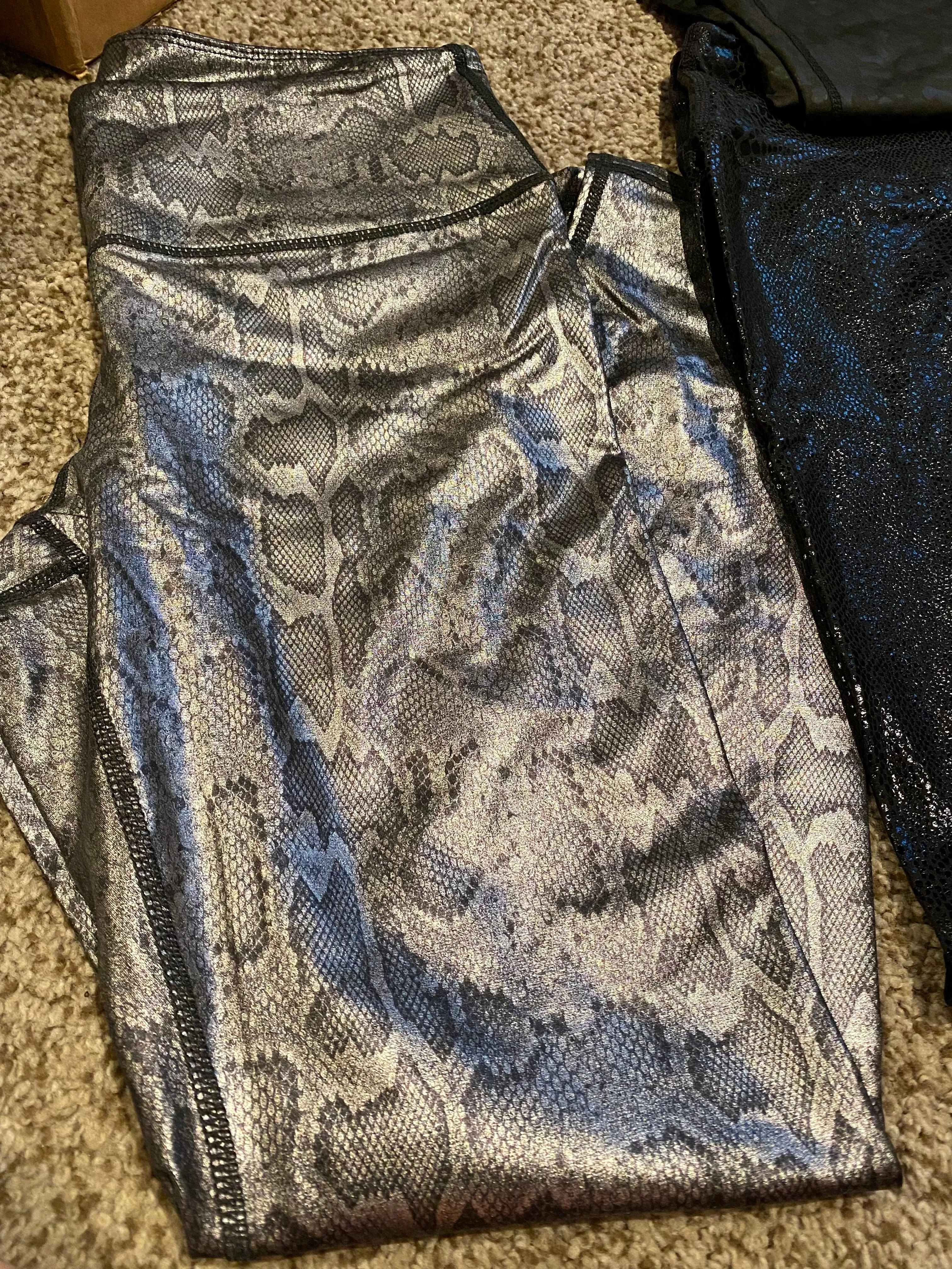 Snakeskin fog foil legging