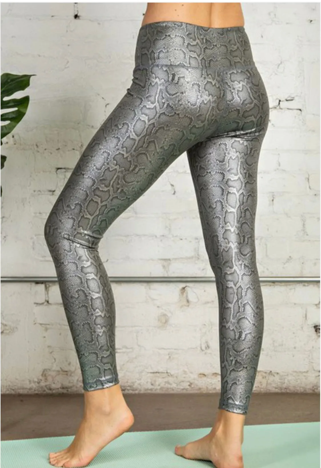 Snakeskin fog foil legging