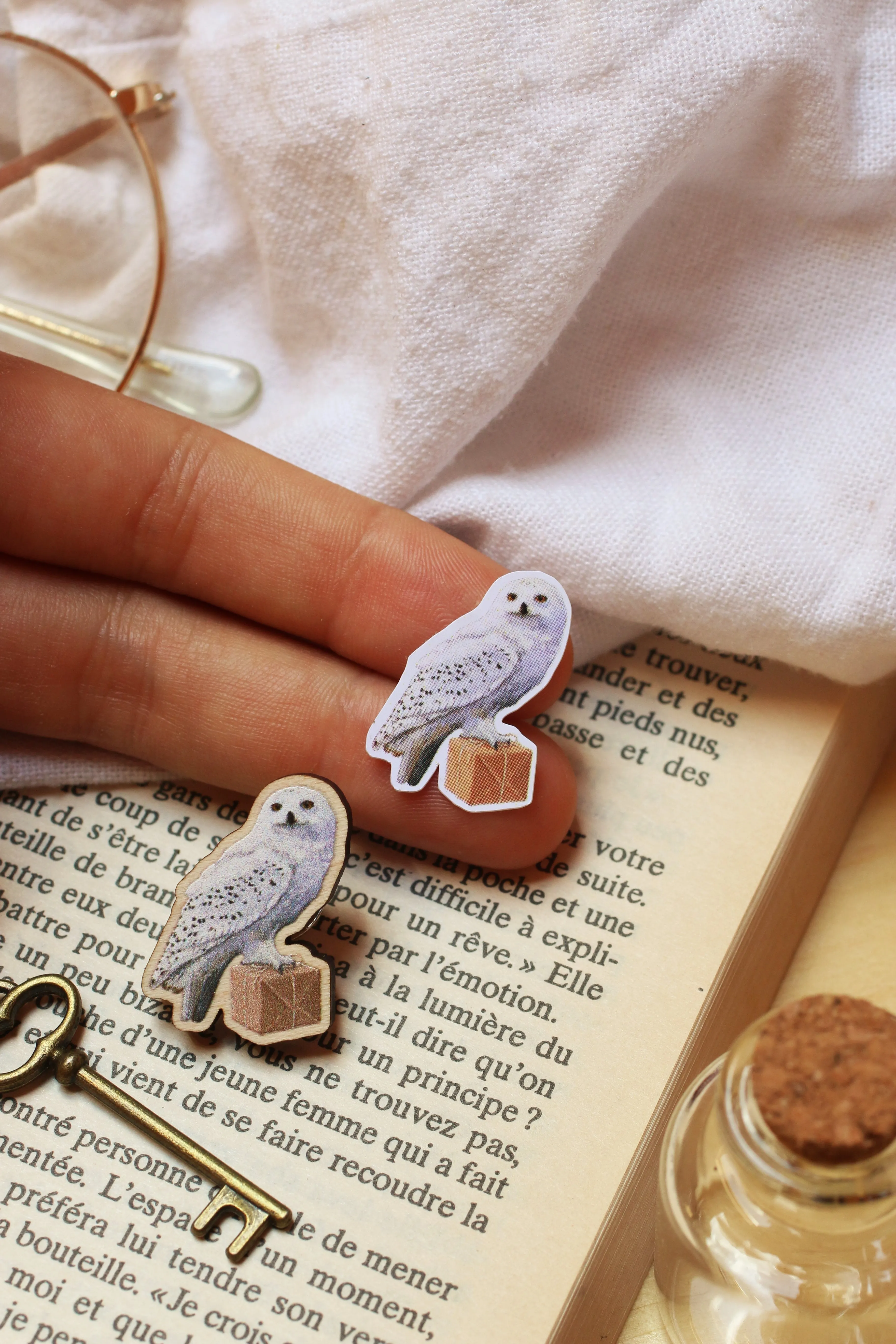 Snowy owl wooden pin
