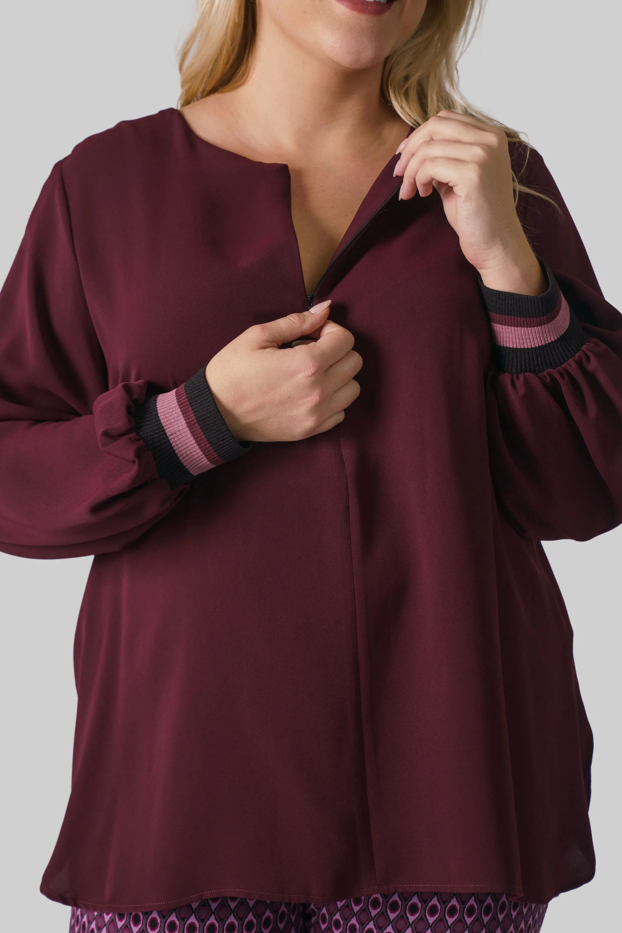 SPORTY BLOUSE