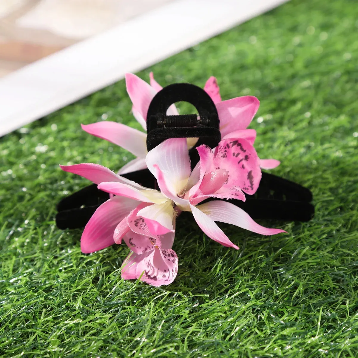 TEEK - Simulated Flowers Hair Clip