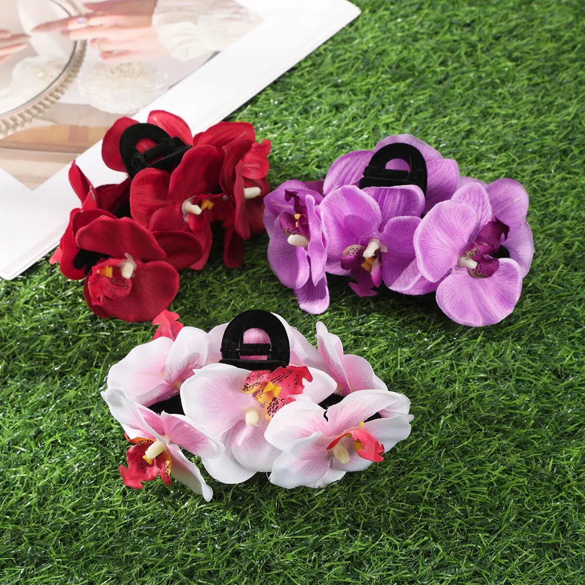 TEEK - Simulated Flowers Hair Clip